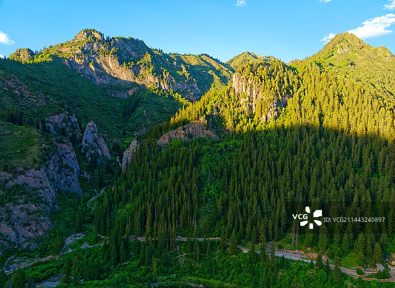 航拍甘肃甘南州迭部县扎尕那夏季自然风光图片素材