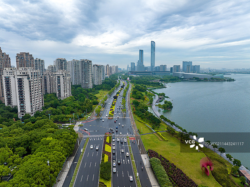 苏州园区金鸡湖大桥清晨雨后风景航拍图片素材