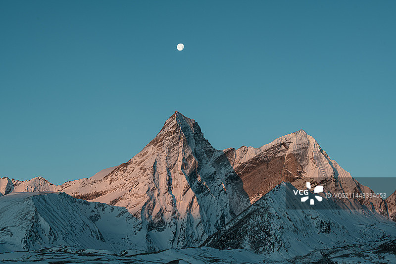 卓木拉日峰图片素材