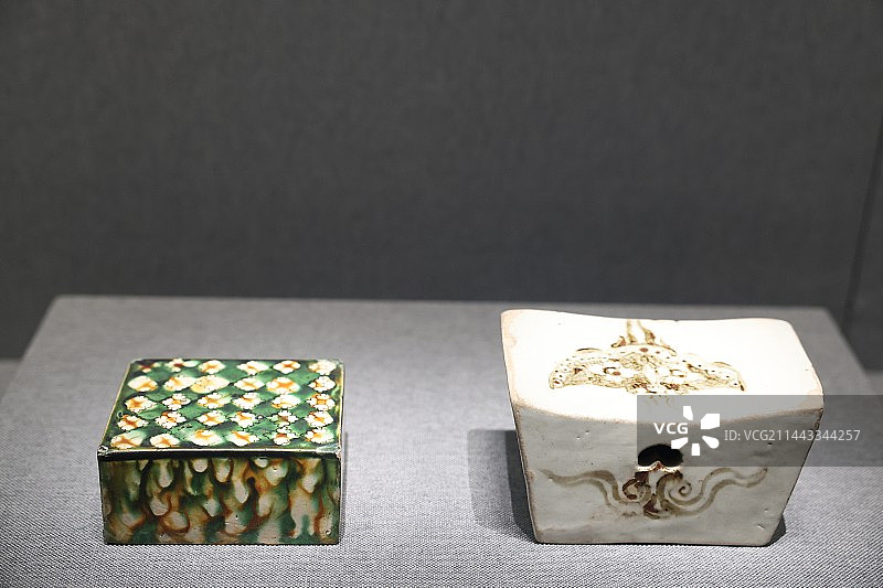 西汉南越王墓博物馆—晚唐时期枕头图片素材