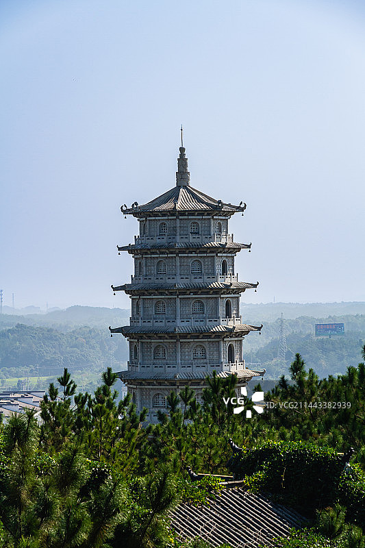 蓝天下的安徽太湖五千年文博园万佛塔图片素材