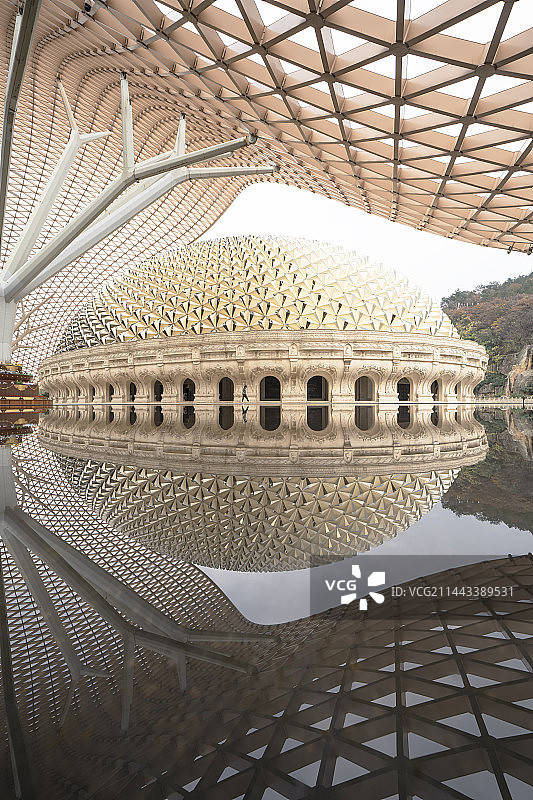 南京牛首山佛顶宫建筑对称倒影图片素材