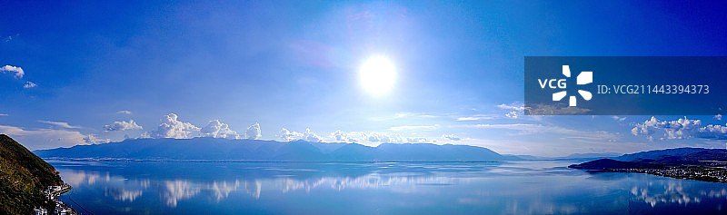 从挖色镇看洱海与苍山图片素材