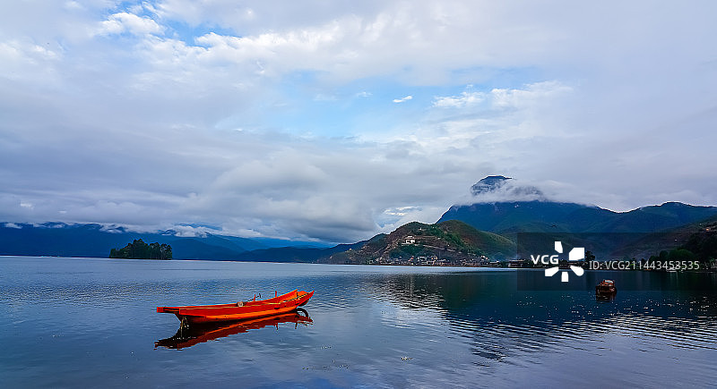 远眺格姆女神山图片素材