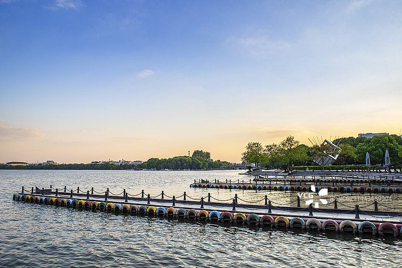 绍兴瓜渚湖风景 绍兴城市夕阳 都市风光 广场  码头图片素材