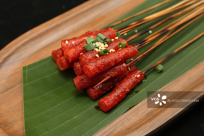 四川把把烧小烧烤广味小香肠串的特写视图图片素材