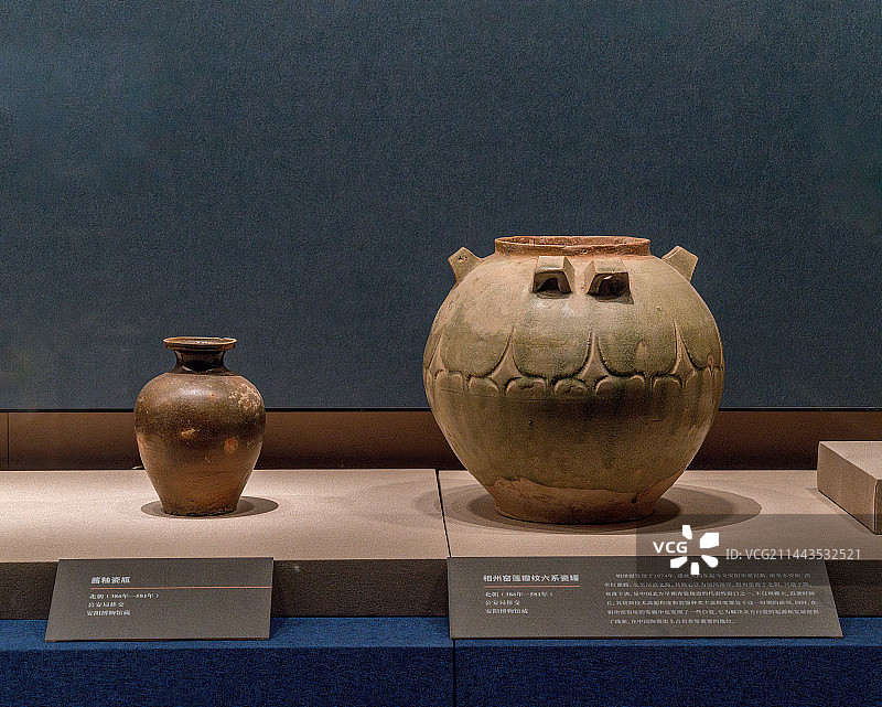 河南安阳，中国北朝相州窑瓷器，六系瓷罐图片素材