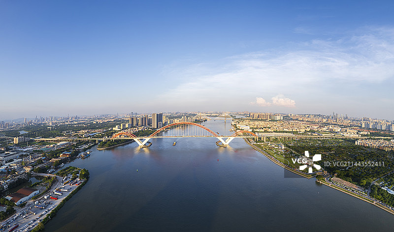 航拍视角下的广州番禺城市天际线全景图片素材