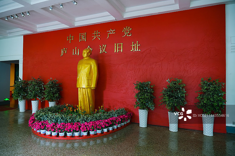 庐山会议旧址大厅毛泽东塑像  江西庐山风景区景点图片素材