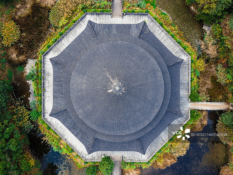 航拍古典建筑屋顶图片素材