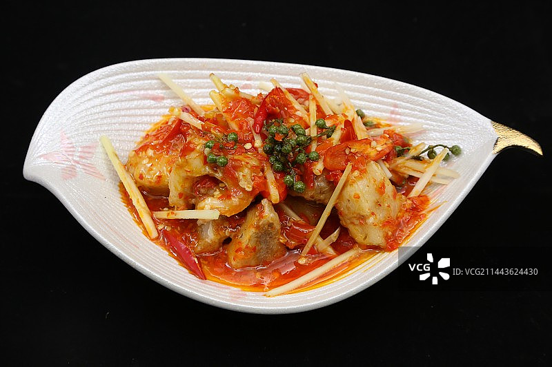 四川川菜凉菜酸辣鱼肉摆盘特写视图图片素材