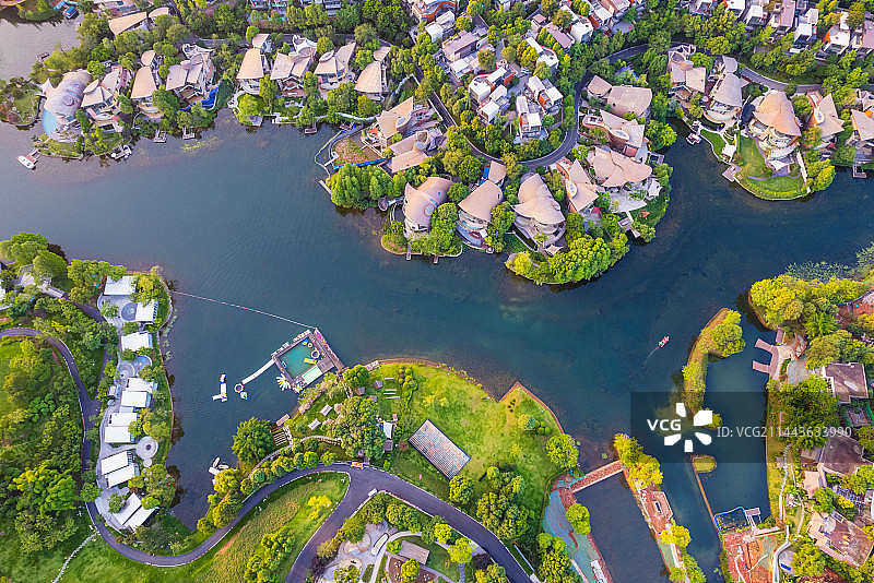 成都天府新区麓湖生态城，麓客岛白昼晴天航拍图片素材