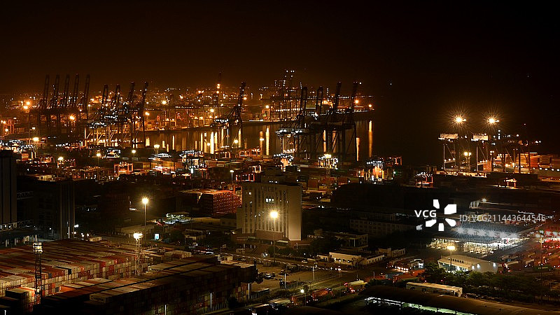 盐田港的繁忙夜晚图片素材