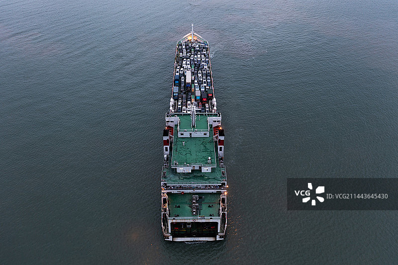 海上船舶的高角度视野图片素材