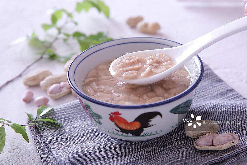 一碗花生汤传统甜品美食图片素材