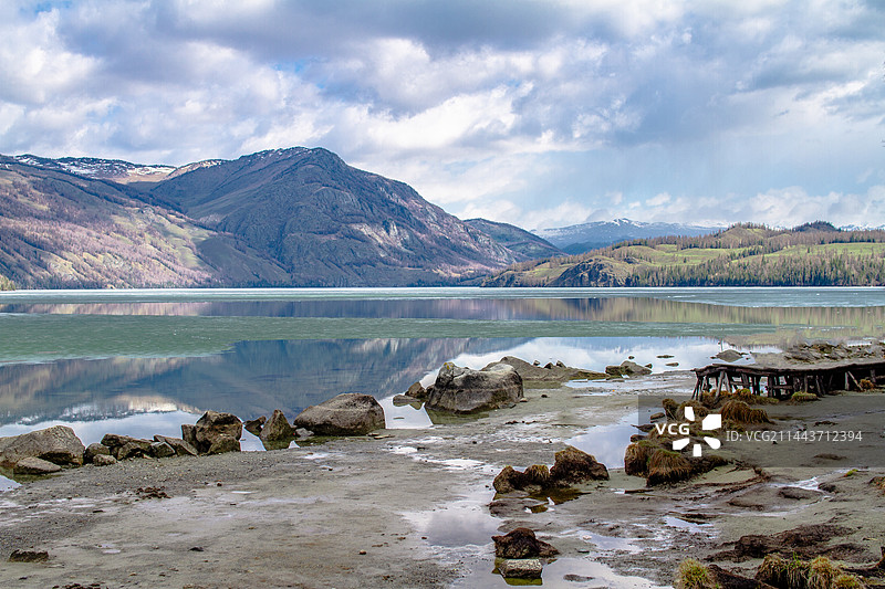 喀纳斯雪山湖泊神秘仙境图片素材