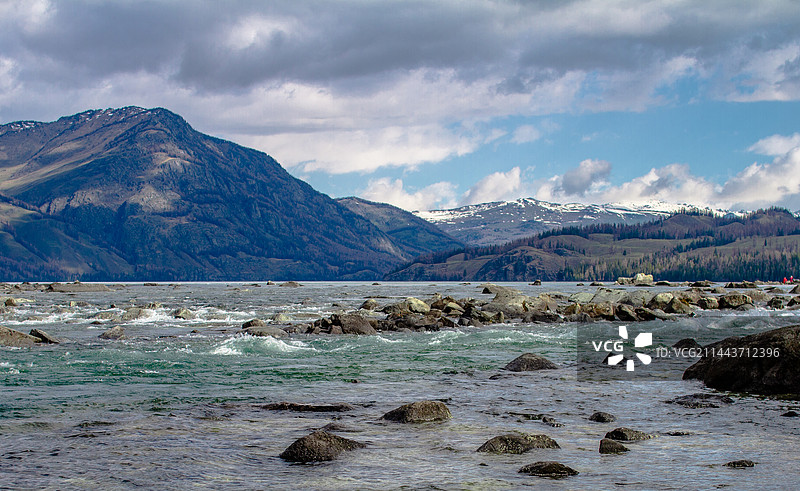 喀纳斯雪山湖泊神秘仙境图片素材