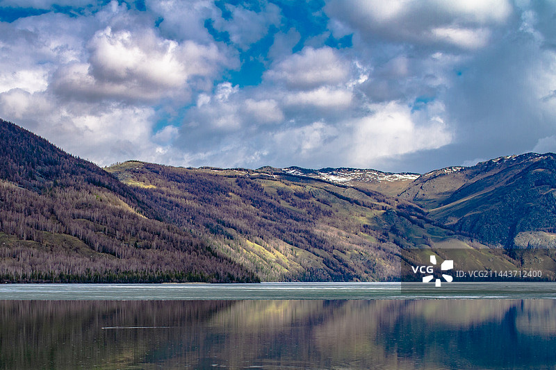 喀纳斯雪山湖泊神秘仙境图片素材