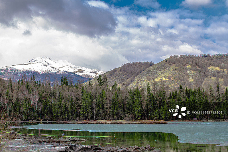 喀纳斯雪山湖泊神秘仙境图片素材