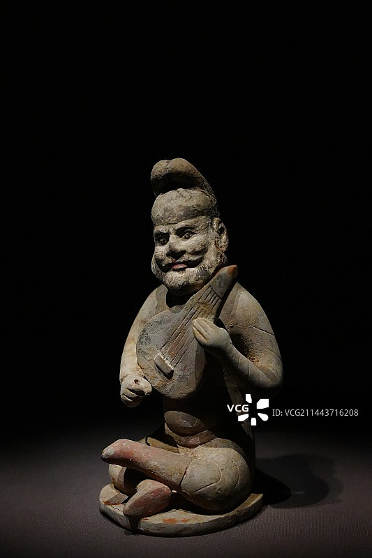 震旦博物馆彩绘陶胡人乐俑图片素材