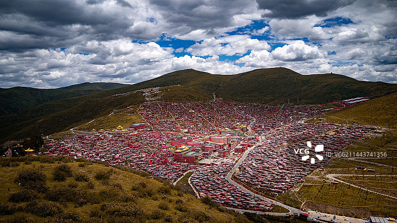 色达五明佛学院的震撼景观图片素材
