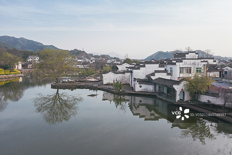 安徽黄山徽州区呈坎油菜花图片素材