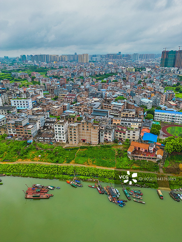 贵港市郁江岸边港北区城市建筑图片素材