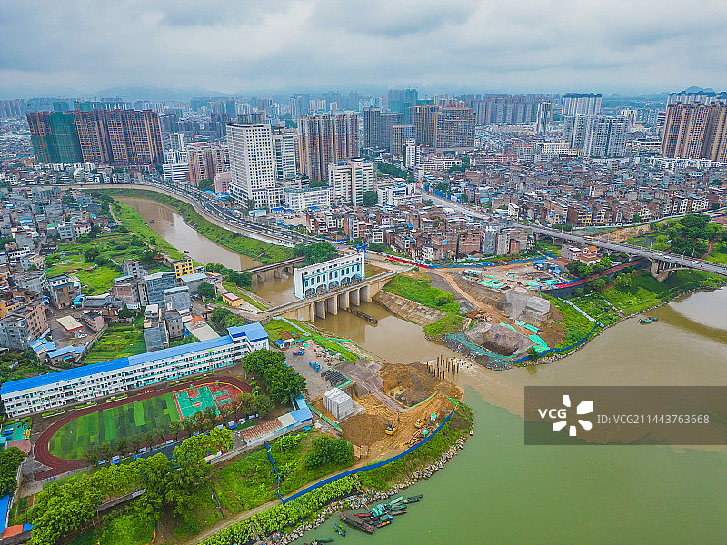 贵港市郁江岸边港北区城市建筑图片素材