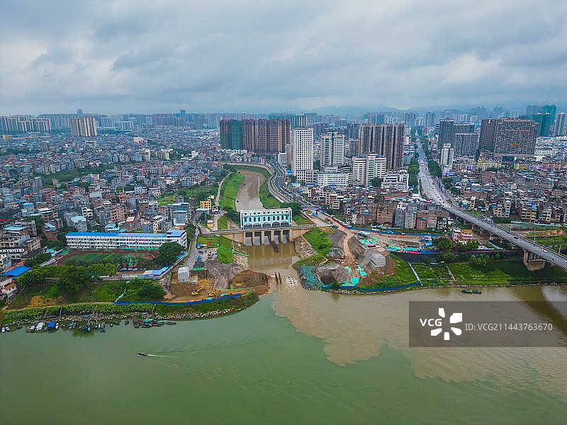 贵港市郁江岸边港北区城市建筑图片素材