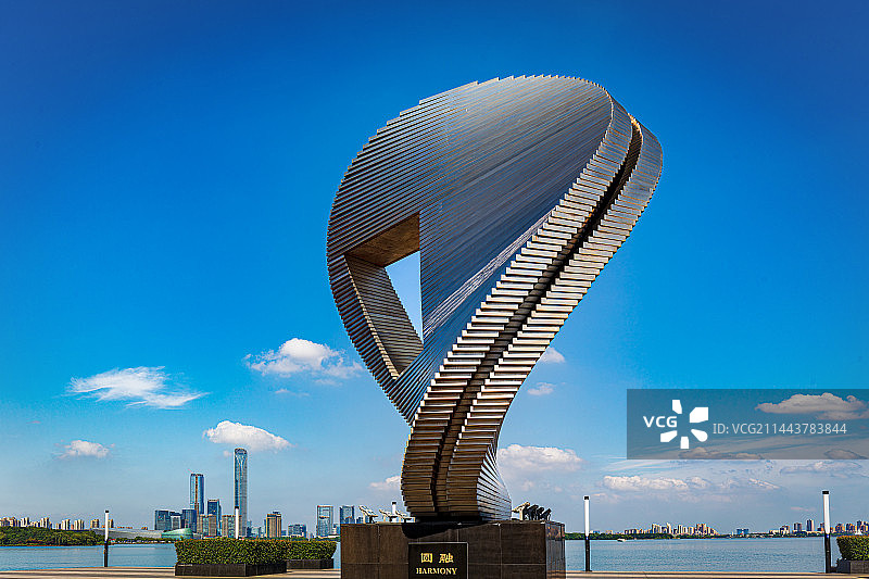 苏州金鸡湖与圆融雕塑图片素材