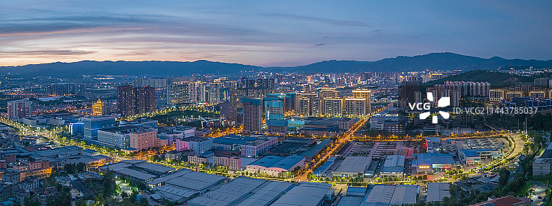 云南省玉溪市主城区夜景图片素材