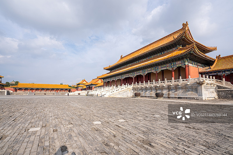 故宫陈旧的地砖和太和殿图片素材