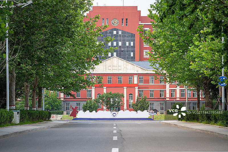东北大学秦皇岛分校 工学馆 校园图片素材