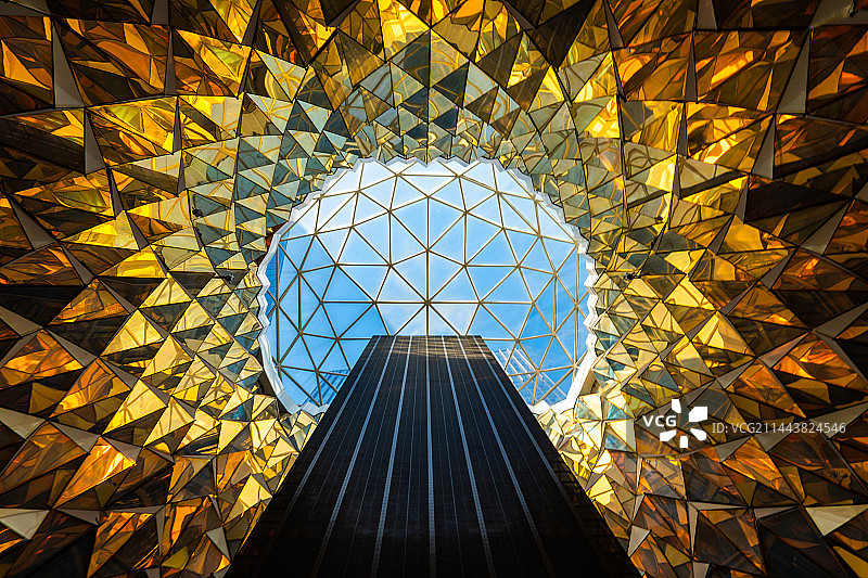 现代建筑的低角度视图图片素材