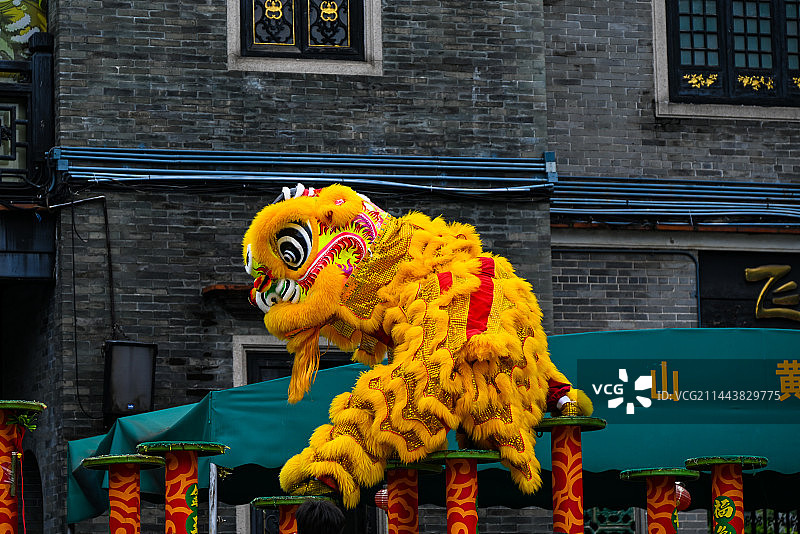 醒狮动作表演图片素材