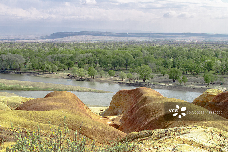 神奇异彩的布尔津五彩滩图片素材