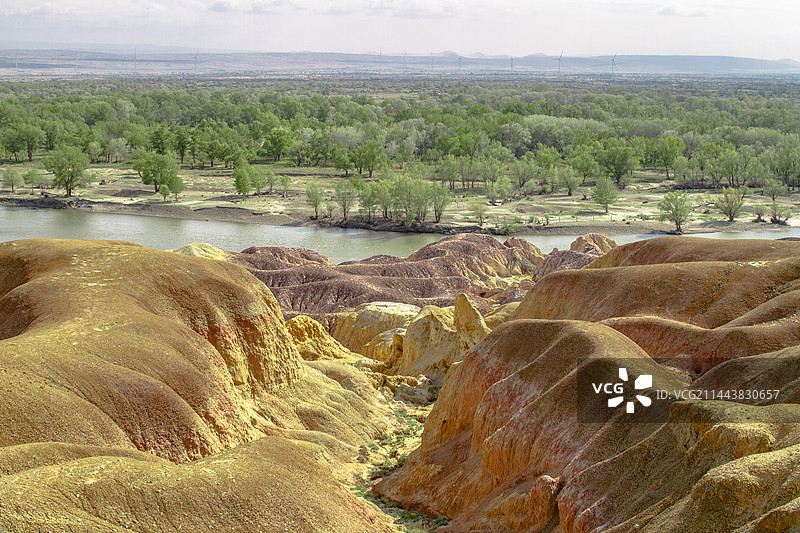 神奇异彩的布尔津五彩滩图片素材