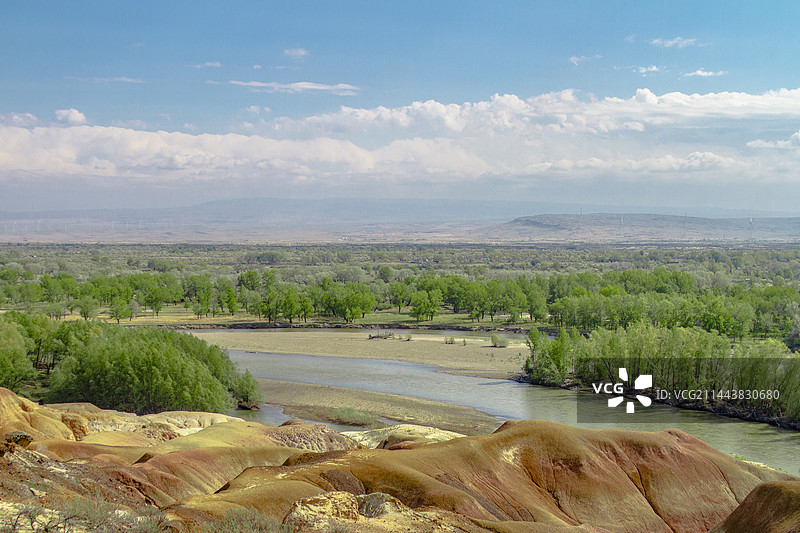 神奇异彩的布尔津五彩滩图片素材