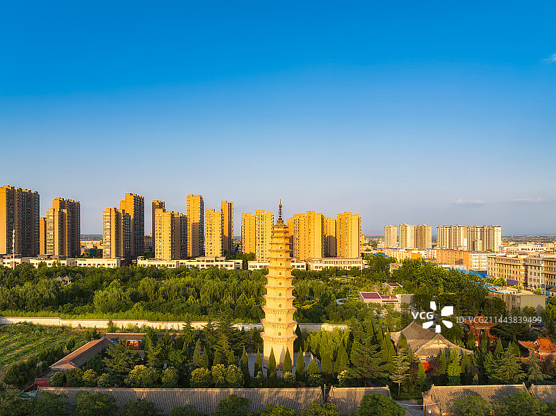 第七批国宝单位，山西省运城市芮城县——寿圣寺舍利塔，夏季航拍图片素材