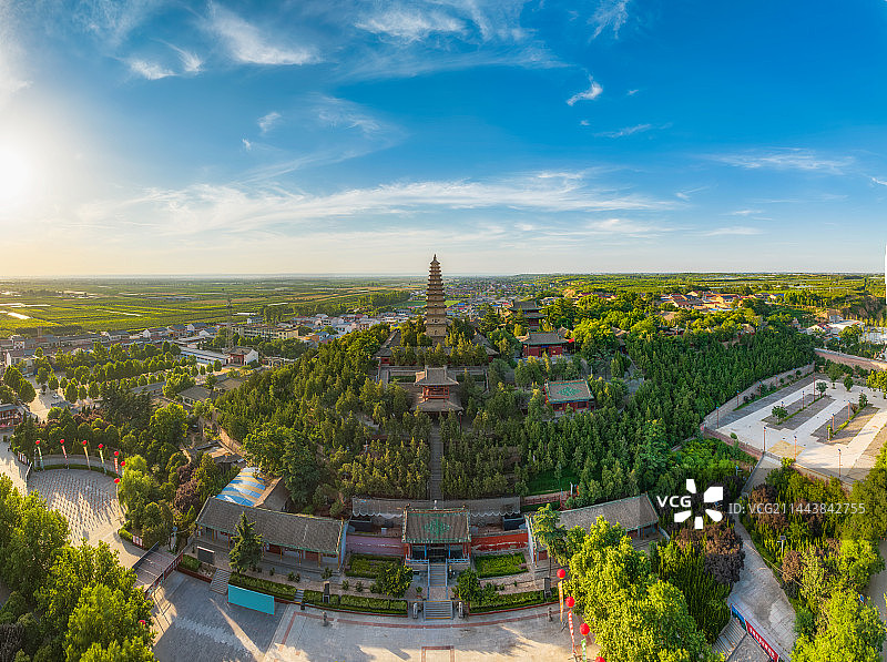 山西省运城市永济市（普救寺）莺莺塔夏季航拍图片素材