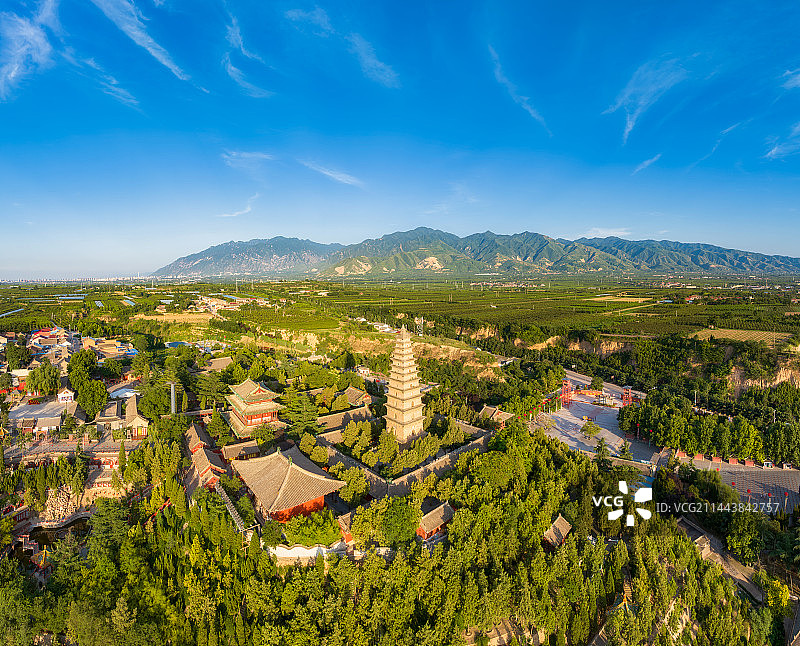 山西省运城市永济市（普救寺）莺莺塔夏季航拍图片素材