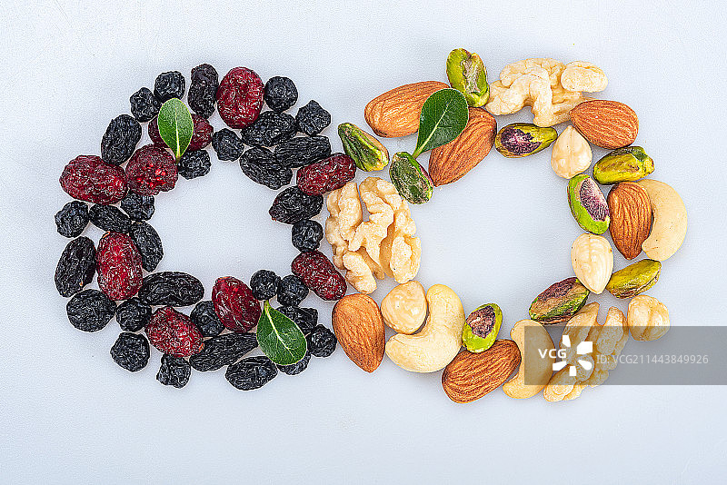 组成8字的每日坚果图片素材