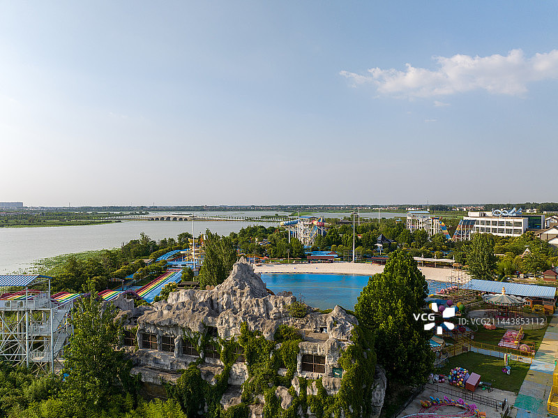 高视角航拍周口淮阳东方神话游乐园水上世界图片素材