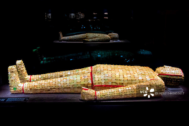 中国江苏徐州市博物馆馆藏西汉金缕玉衣图片素材