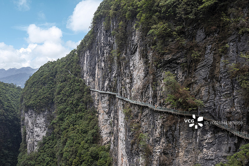 航拍湖北省恩施土家族苗族自治州鹤峰县容美镇屏山大峡谷户外风光图片素材
