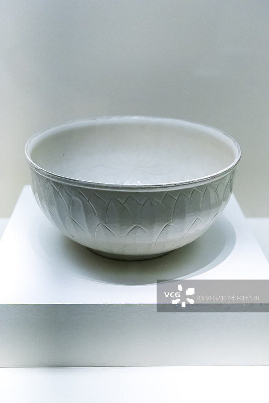 中国国家博物馆，定窑白釉划花莲瓣纹碗，宋朝图片素材