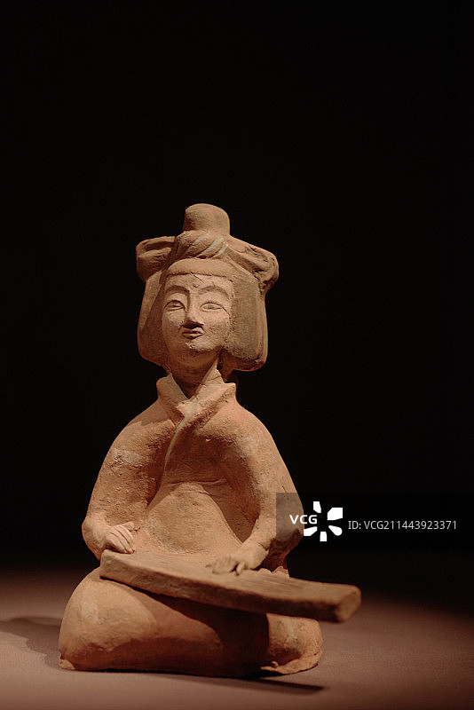 北魏 彩绘陶女乐俑 震旦博物馆藏图片素材