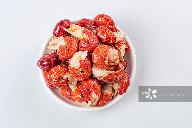 白底上的一盘小龙虾尾图片素材