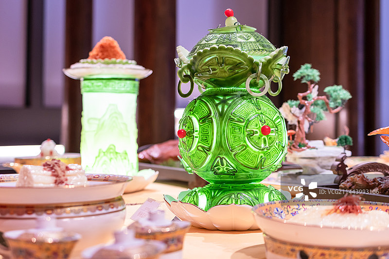 江苏扬州：淮扬菜食品雕刻“扬州瓜灯”图片素材