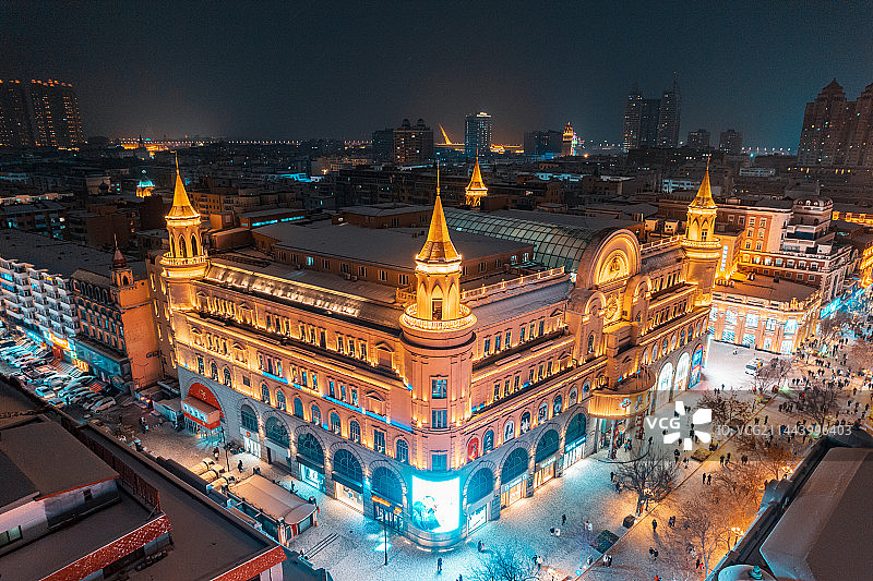 中国黑龙江哈尔滨中央大街下雪航拍图片素材